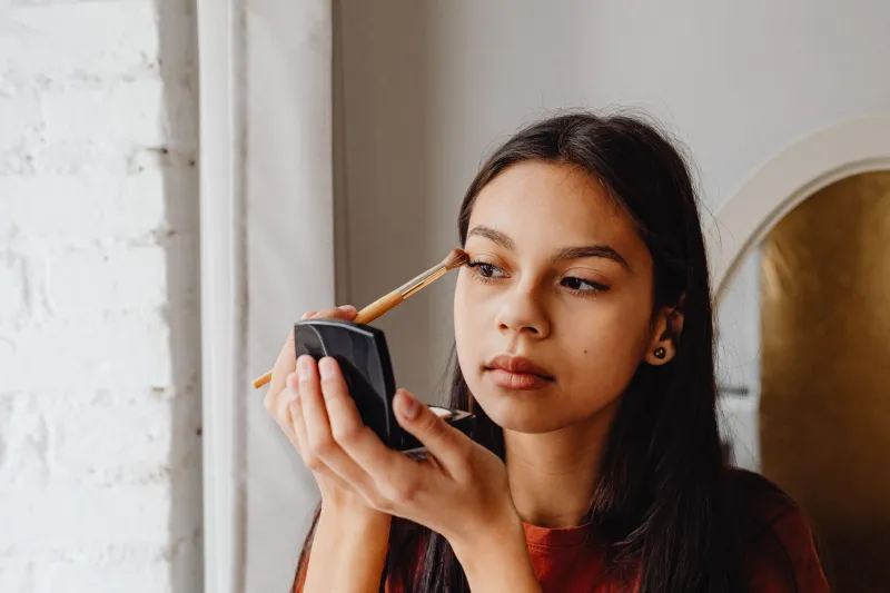 Nobody's Eye Is Shaped Like That: The Great Eyeshadow Crease Hoax, Investigated