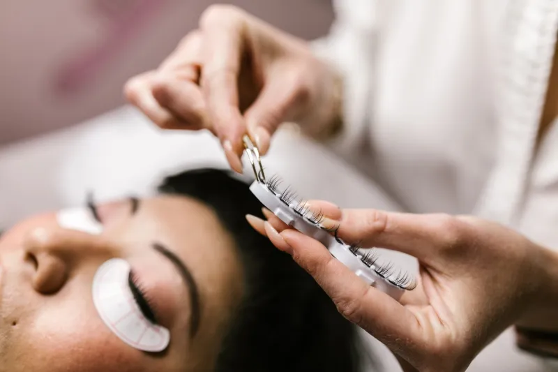 Wide-Eyed and Wallet-Empty: The Lash Extension Trap Nobody Warned You About